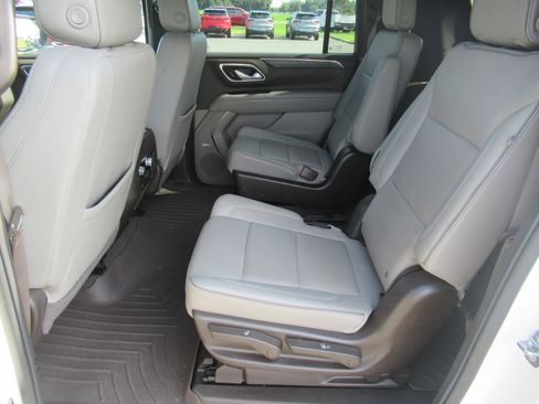Used 2022 GMC Yukon XL SLT w/ SLT Premium Package AWD/4WD image 34