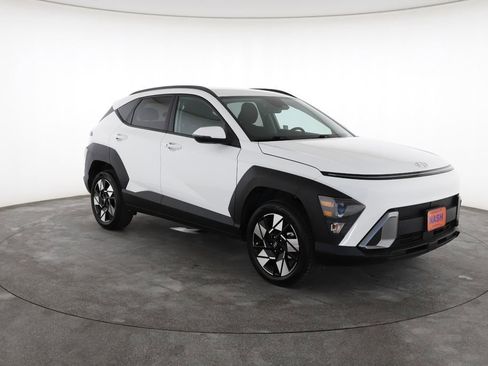 Used 2025 Hyundai Kona SEL image 2