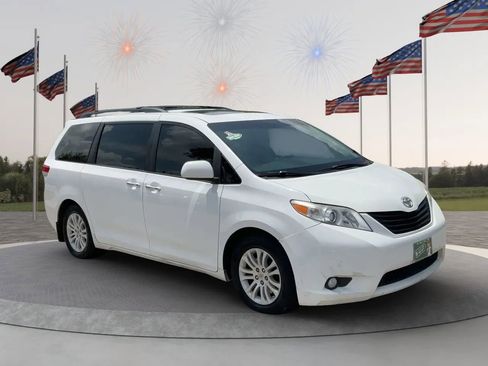 Used 2013 Toyota Sienna XLE w/ Premium Pkg FWD image 1