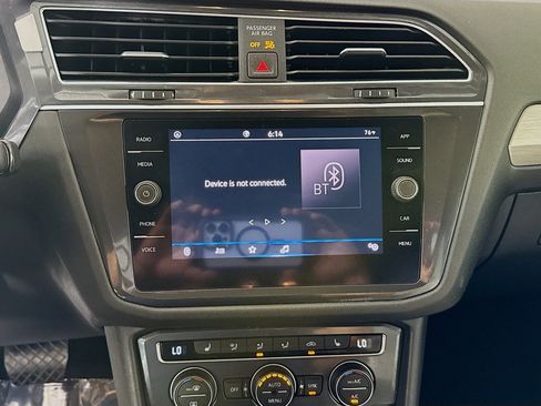 Used 2021 Volkswagen Tiguan SE FWD image 18