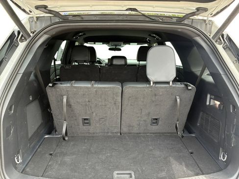 Used 2025 Ford Explorer ST-Line w/ ST-Line Street Pack AWD/4WD image 9