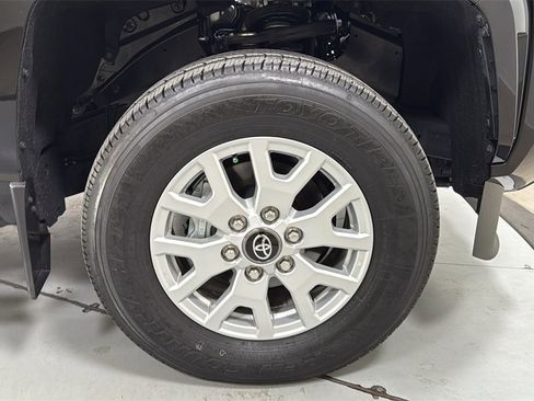 Used 2024 Toyota Tacoma SR image 21