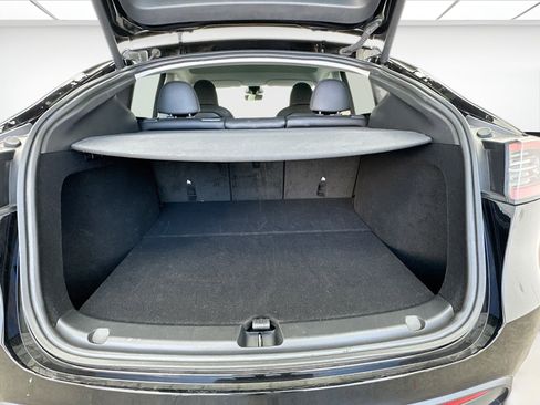 Used 2023 Tesla Model Y Long Range AWD/4WD image 18