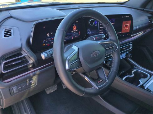 Used 2024 Chevrolet Traverse Z71 image 10