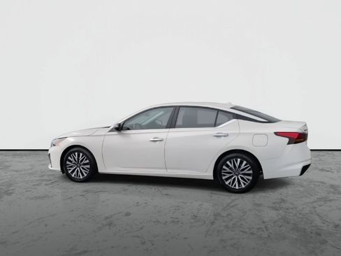 Used 2025 Nissan Altima 2.5 SV FWD image 6