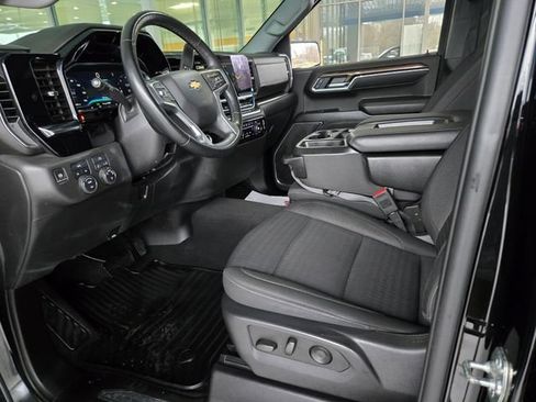 Used 2025 Chevrolet Silverado 1500 LT AWD/4WD image 13