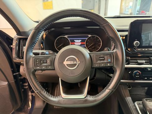 Used 2025 Nissan Pathfinder SV FWD image 29