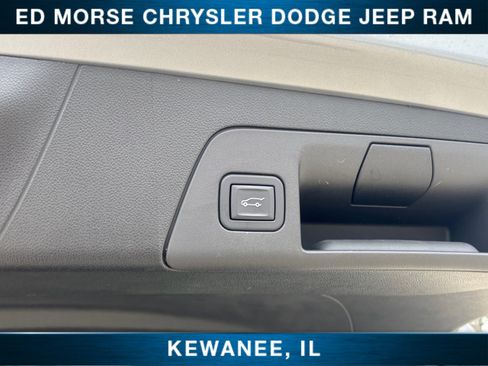 Used 2023 Buick Envision Avenir AWD/4WD image 20