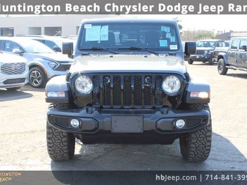 Used 2021 Jeep Gladiator Willys image 2