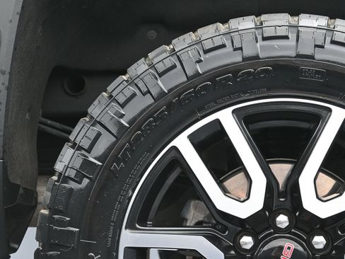 Used 2023 GMC Sierra 1500 AT4 w/ Technology Package AWD/4WD image 43