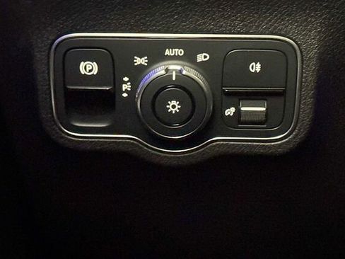 Certified 2022 Mercedes-Benz EQB 350 4MATIC image 36