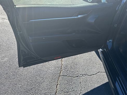 Used 2020 Toyota Camry SE image 10