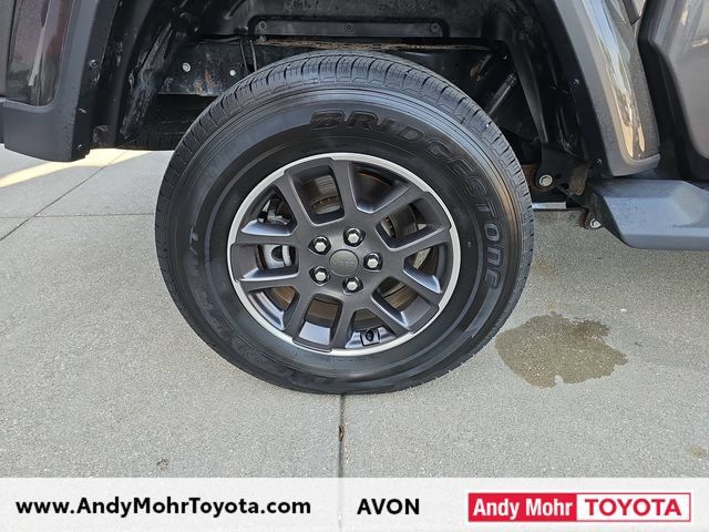Used 2020 Jeep Gladiator Overland AWD/4WD image 36