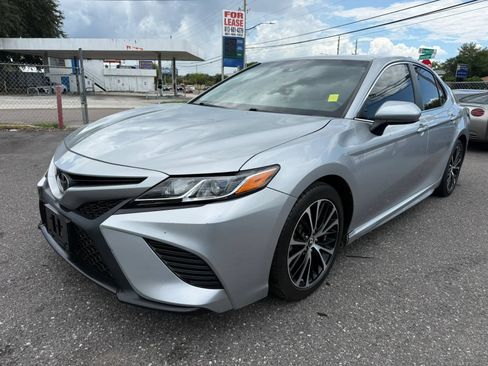 Used 2018 Toyota Camry SE FWD image 1