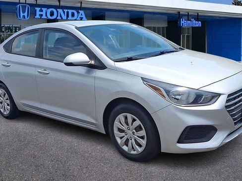Used 2019 Hyundai Accent SE FWD image 2