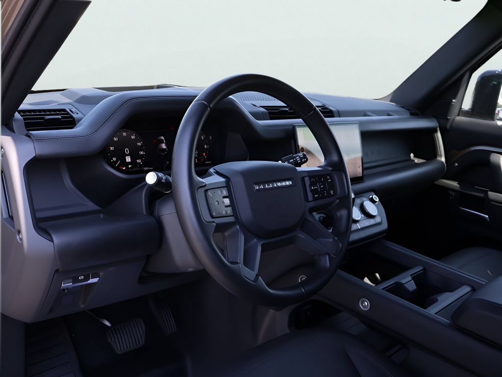 Certified 2025 Land Rover Defender 110 X-Dynamic SE AWD/4WD image 16