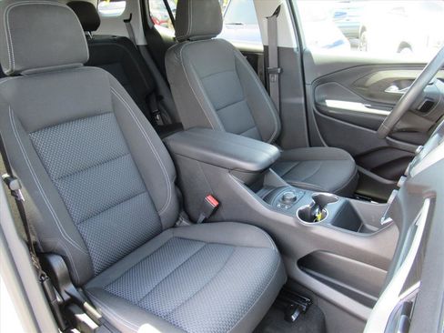 Used 2023 GMC Terrain SLE w/ Driver Convenience Package image 9