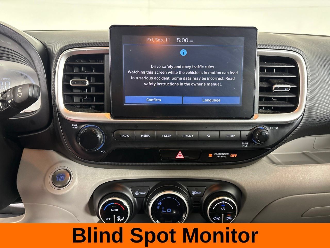 Used 2024 Hyundai Venue SEL FWD image 17