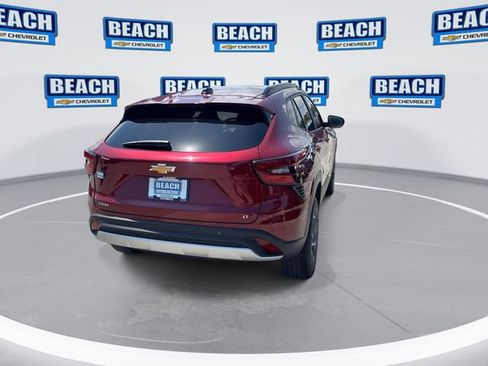 Used 2025 Chevrolet Trax LT w/ LT Convenience Package FWD image 7