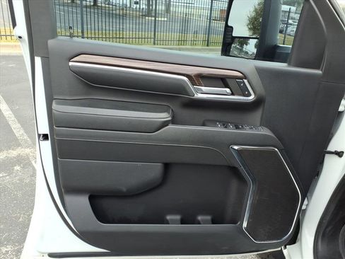 Used 2024 Chevrolet Silverado 2500 LT image 10