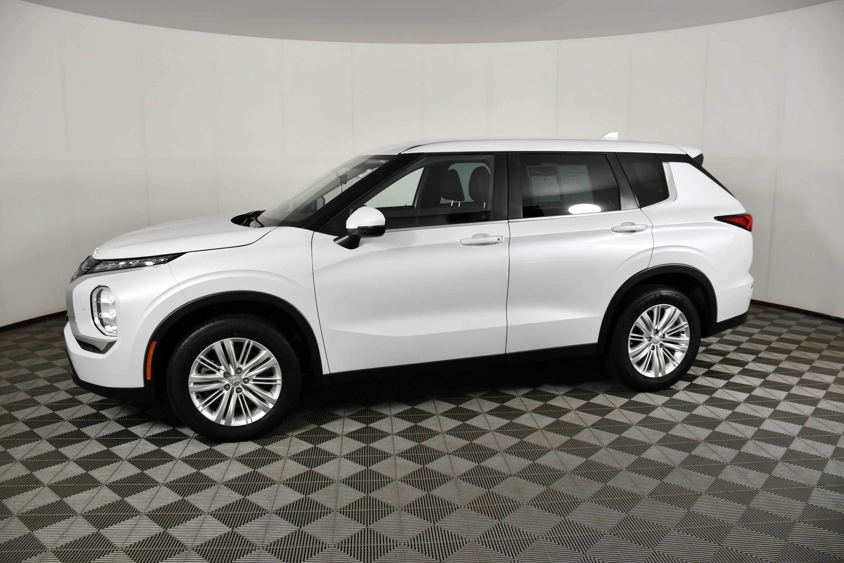 Used 2022 Mitsubishi Outlander ES AWD/4WD image 9