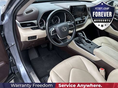 Used 2022 Toyota Highlander XLE FWD image 13