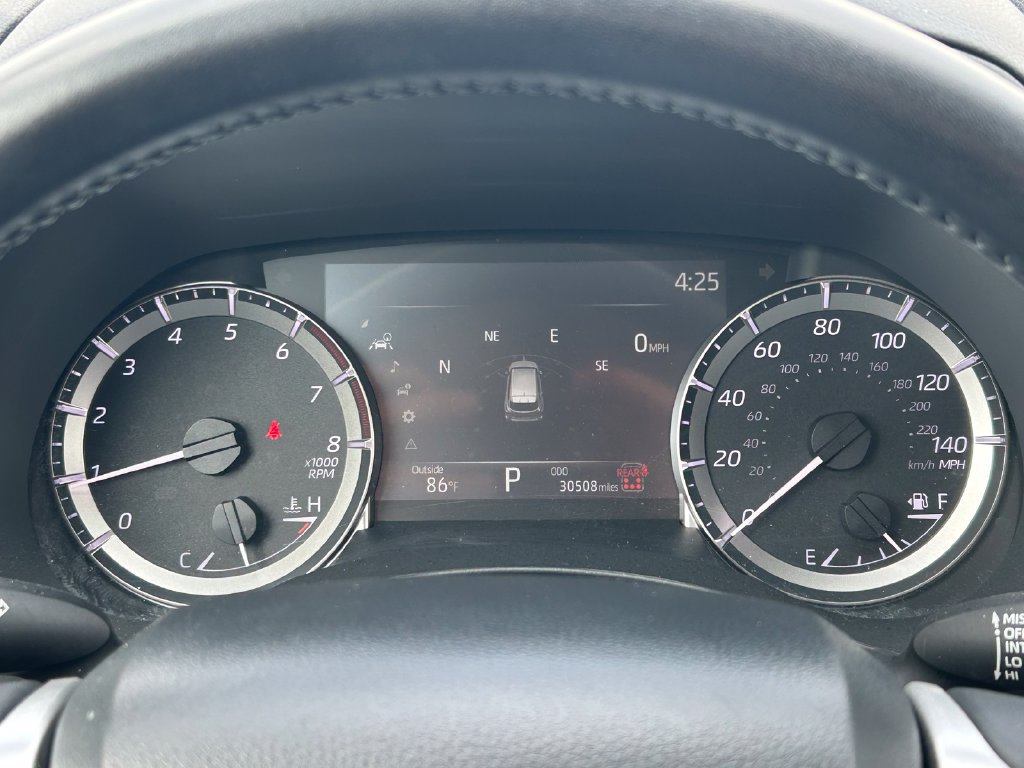 Used 2025 Toyota Highlander XLE FWD image 37