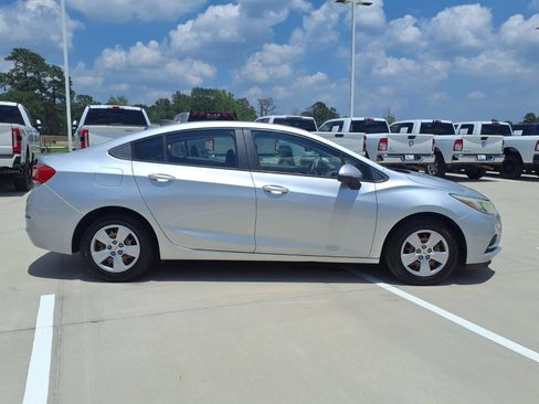 Used 2017 Chevrolet Cruze LS FWD image 5