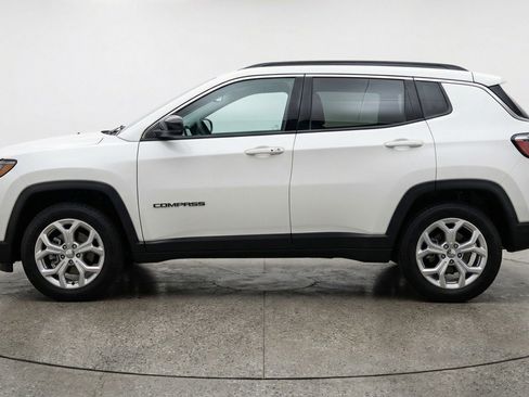 Used 2025 Jeep Compass Latitude AWD/4WD image 5