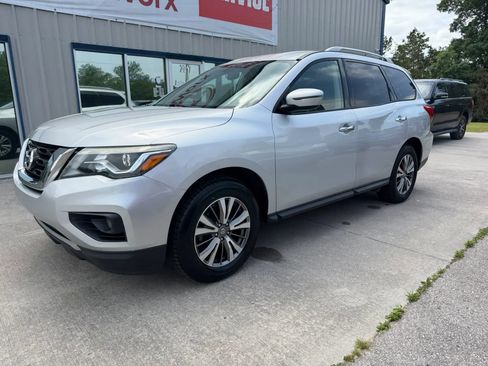 Used 2018 Nissan Pathfinder SV AWD/4WD image 9