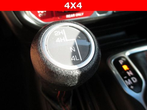 Used 2023 Jeep Gladiator Mojave w/ Cold Weather Group image 17