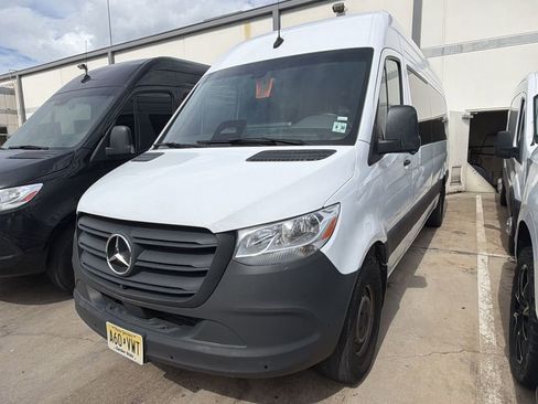 Used 2025 Mercedes-Benz Sprinter 2500 image 1