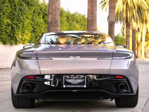 Used 2023 Aston Martin DB11 Coupe image 8
