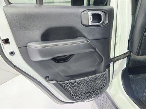 Used 2019 Jeep Wrangler Unlimited Sahara image 26