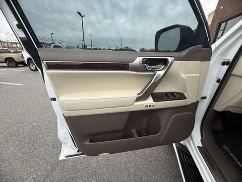Used 2015 Lexus GX 460 Luxury image 19