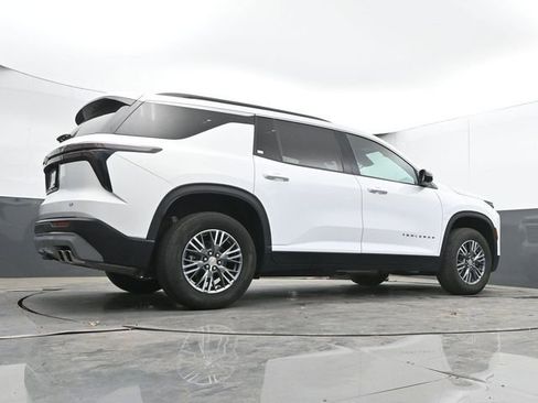 Used 2024 Chevrolet Traverse LT FWD image 44