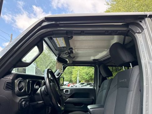 Used 2020 Jeep Wrangler Unlimited Sahara AWD/4WD image 27
