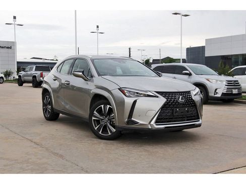Used 2022 Lexus UX 200 w/ Premium Package image 1