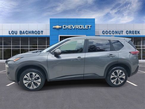 Used 2023 Nissan Rogue SV image 3