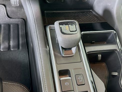 Used 2024 Nissan Pathfinder SL image 25