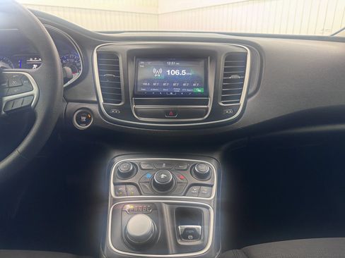Used 2015 Chrysler 200 Limited FWD image 18