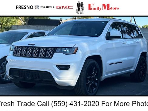 Used 2022 Jeep Grand Cherokee Laredo X RWD image 3