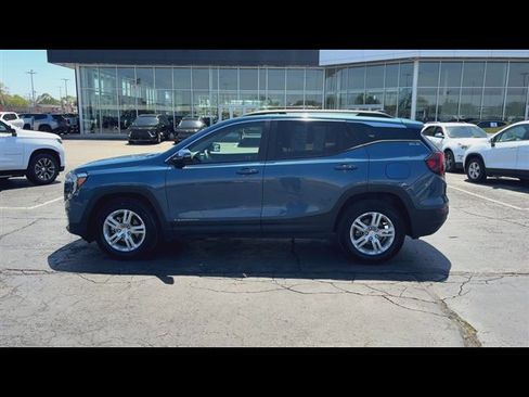 Certified 2024 GMC Terrain SLE w/ Driver Convenience Package FWD image 5