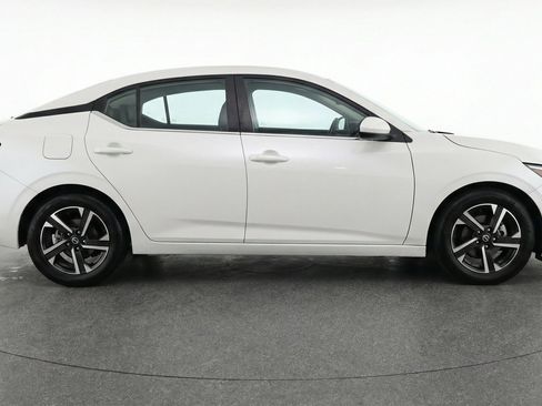 Used 2025 Nissan Sentra SV FWD image 11