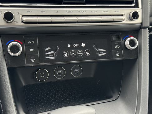 Used 2026 Genesis G70 2.5T RWD image 30