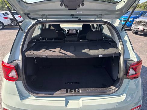 Used 2025 Hyundai Venue SE FWD image 26