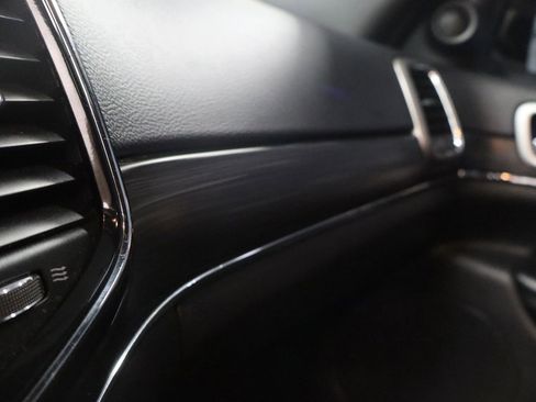 Used 2019 Jeep Grand Cherokee Limited image 28
