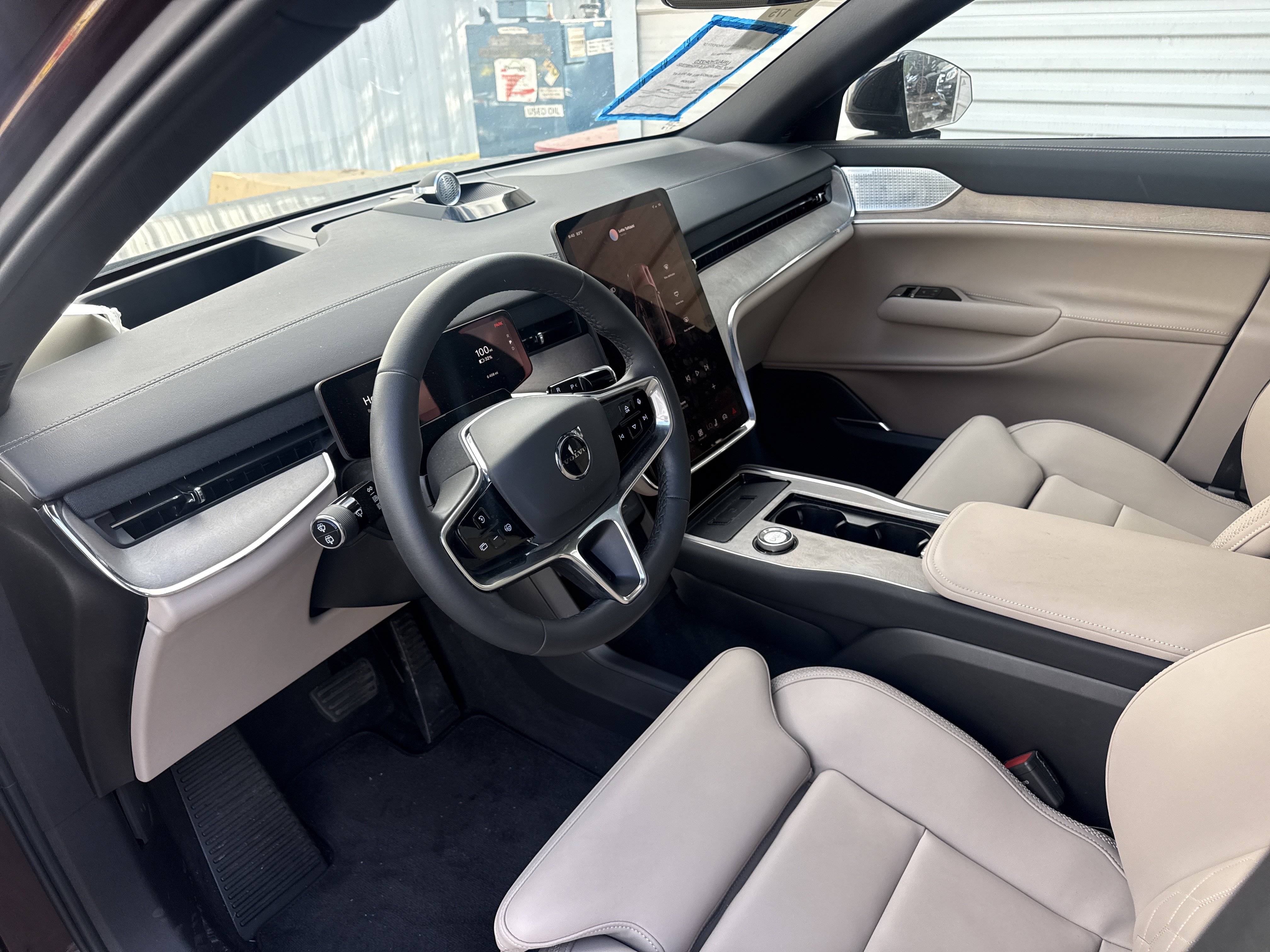 Used 2025 Volvo EX90 Ultra AWD/4WD image 3