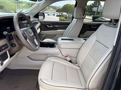 Used 2022 GMC Yukon XL Denali RWD image 8