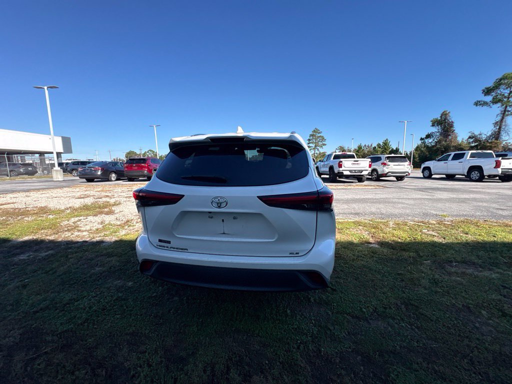 Used 2021 Toyota Highlander XLE FWD image 23